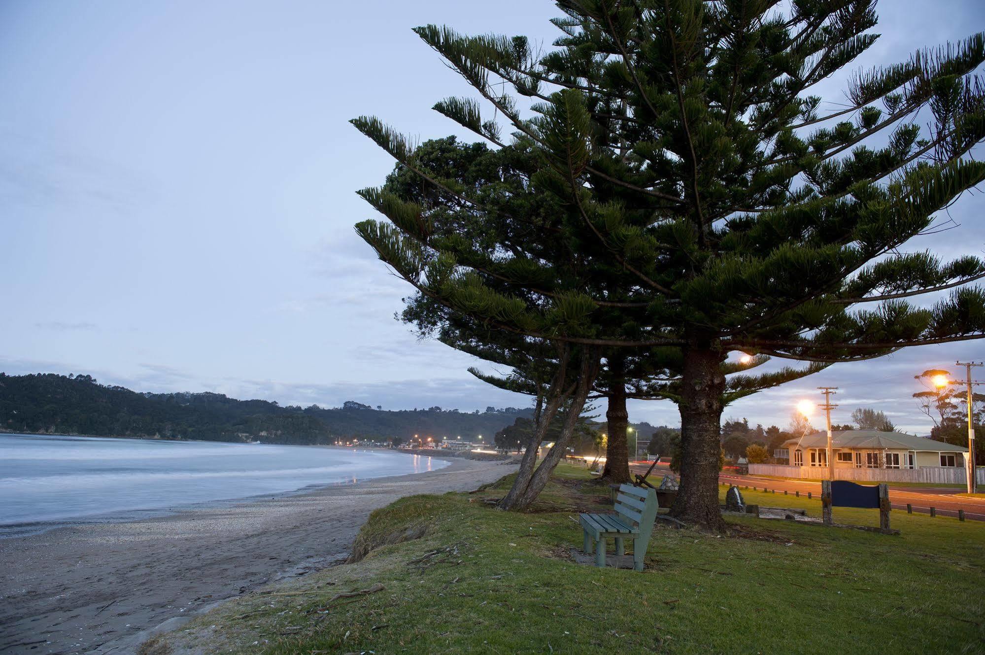 The Oceanside Motel Whitianga Buitenkant foto