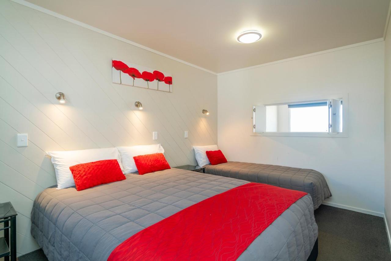 The Oceanside Motel Whitianga Buitenkant foto