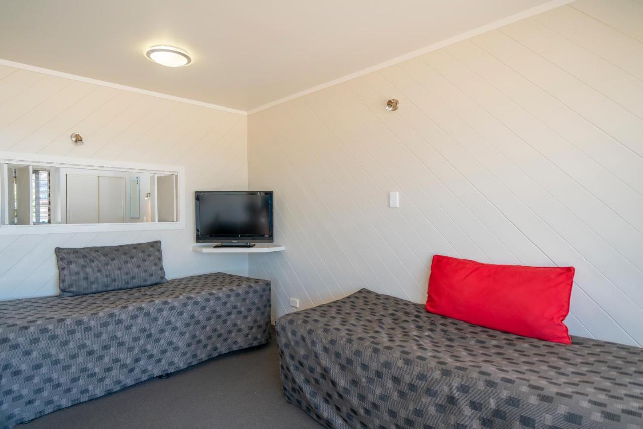 The Oceanside Motel Whitianga Buitenkant foto
