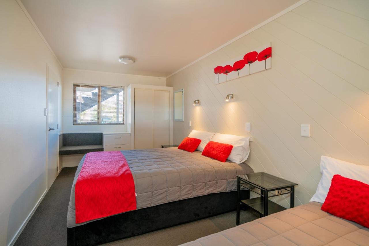 The Oceanside Motel Whitianga Buitenkant foto